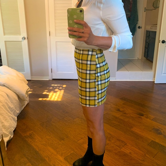 Urban Outfitters Yellow Plaid Mini Skirt - Picture 2 of 5
